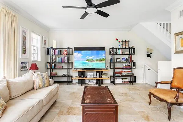2725 NE 8th Avenue #118 Wilton Manors, FL 33334