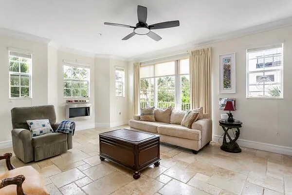 2725 NE 8th Avenue #118 Wilton Manors, FL 33334