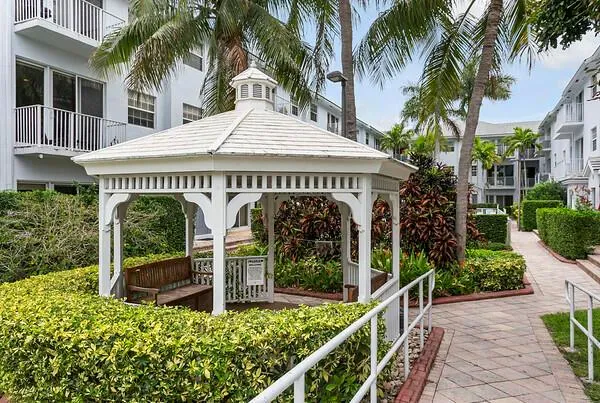 2725 NE 8th Avenue #118 Wilton Manors, FL 33334