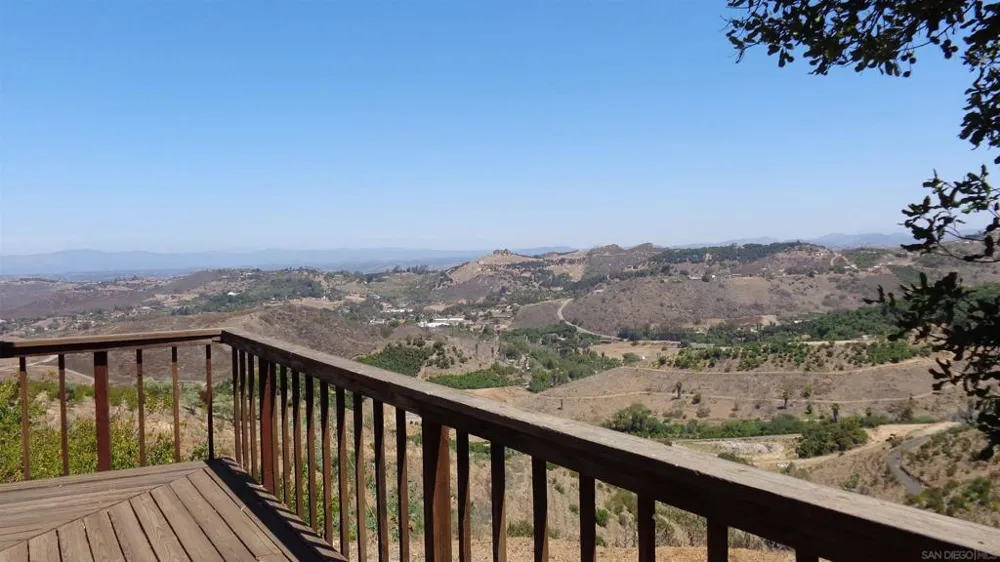 3730 Silverleaf Ln. Vista, CA 92084