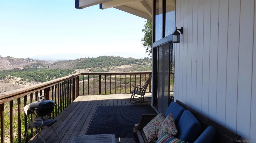 3730 Silverleaf Ln. Vista, CA 92084