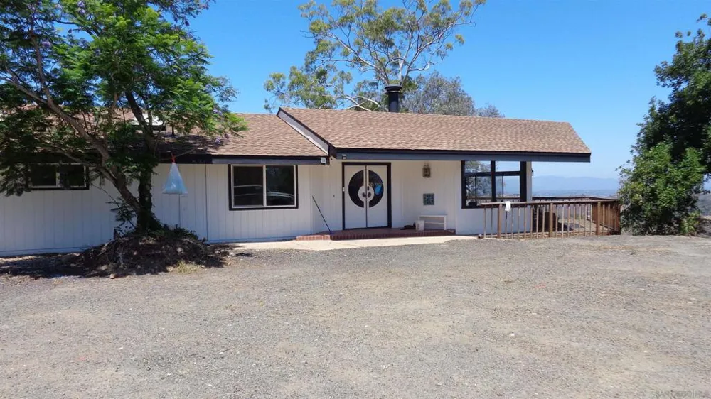3730 Silverleaf Ln. Vista, CA 92084