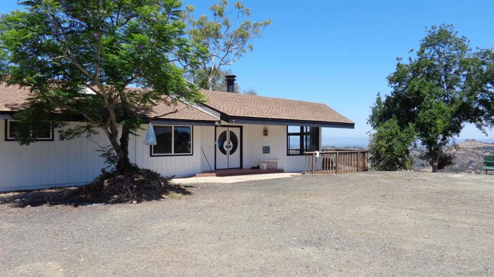 3730 Silverleaf Ln. Vista, CA 92084