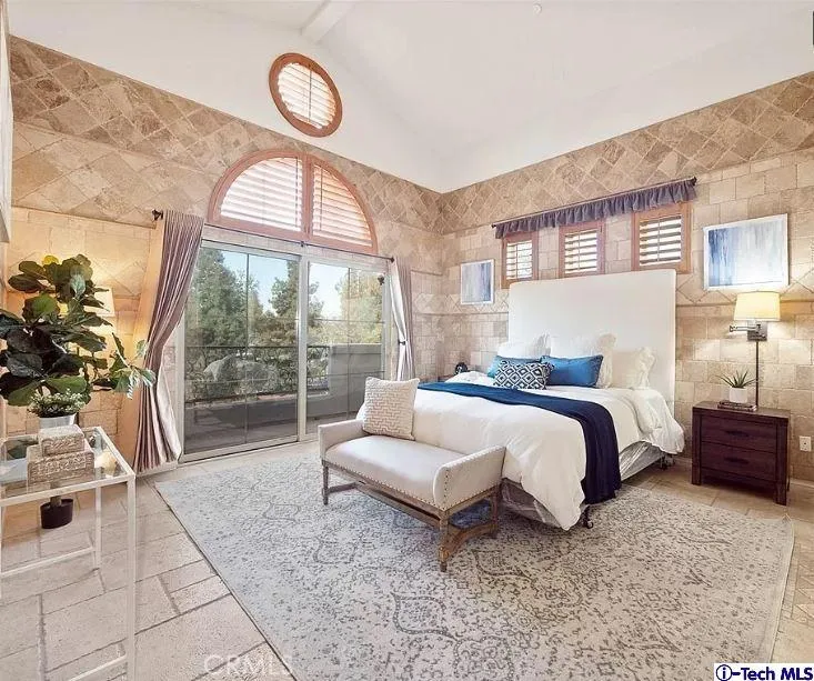 12067 Guerin Street #305 Studio City, CA 91604