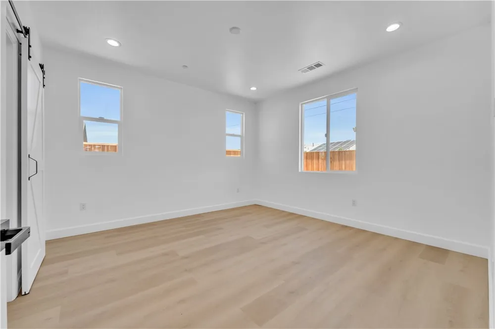 8837 Holly California City, CA 93505