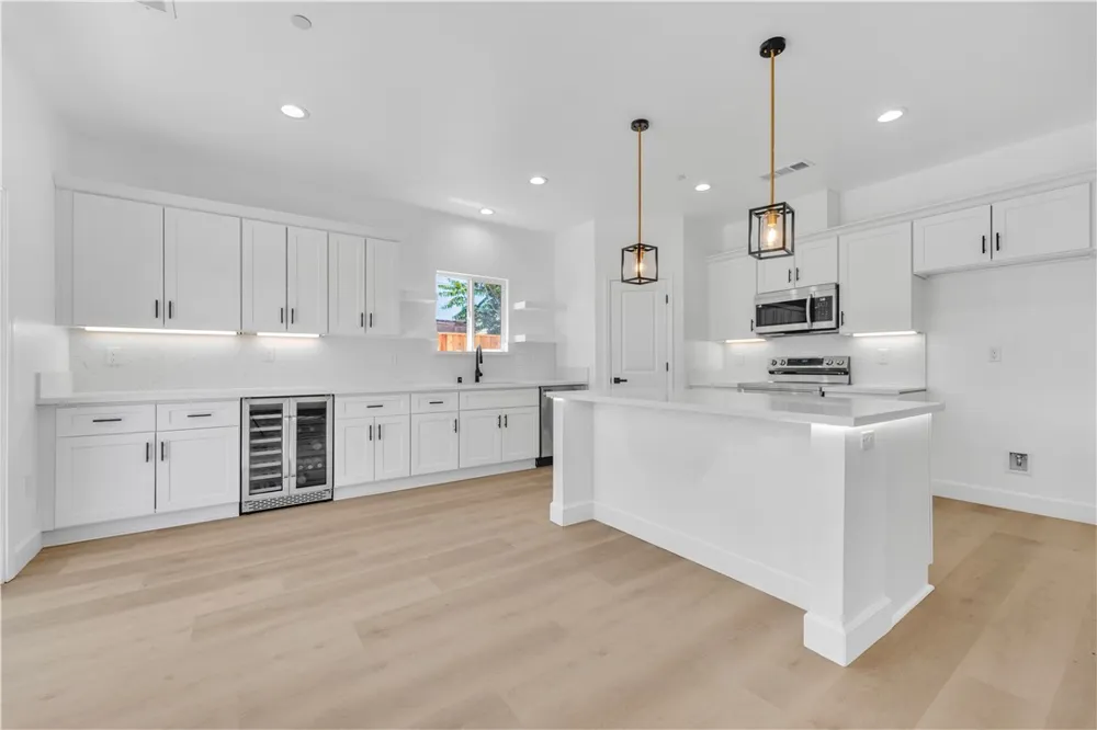 8837 Holly California City, CA 93505