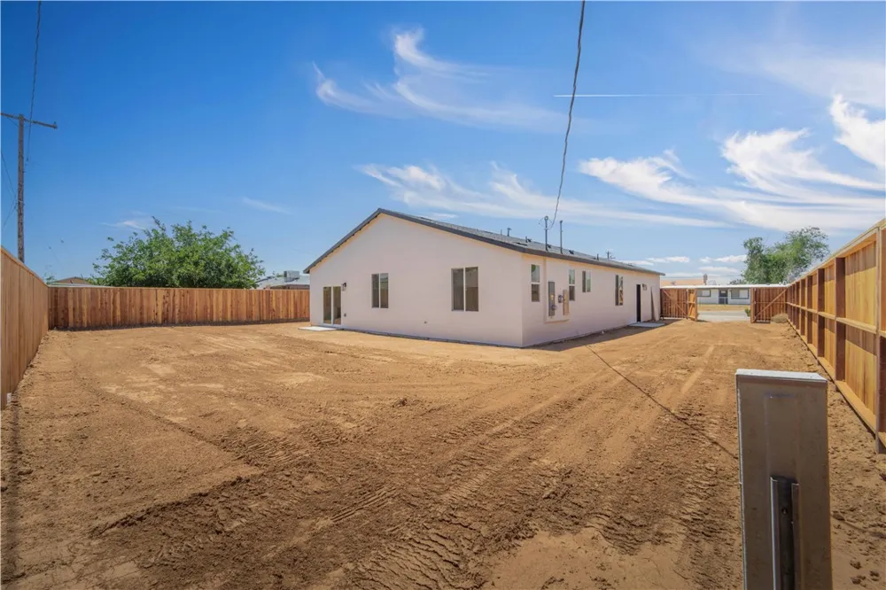 8837 Holly California City, CA 93505