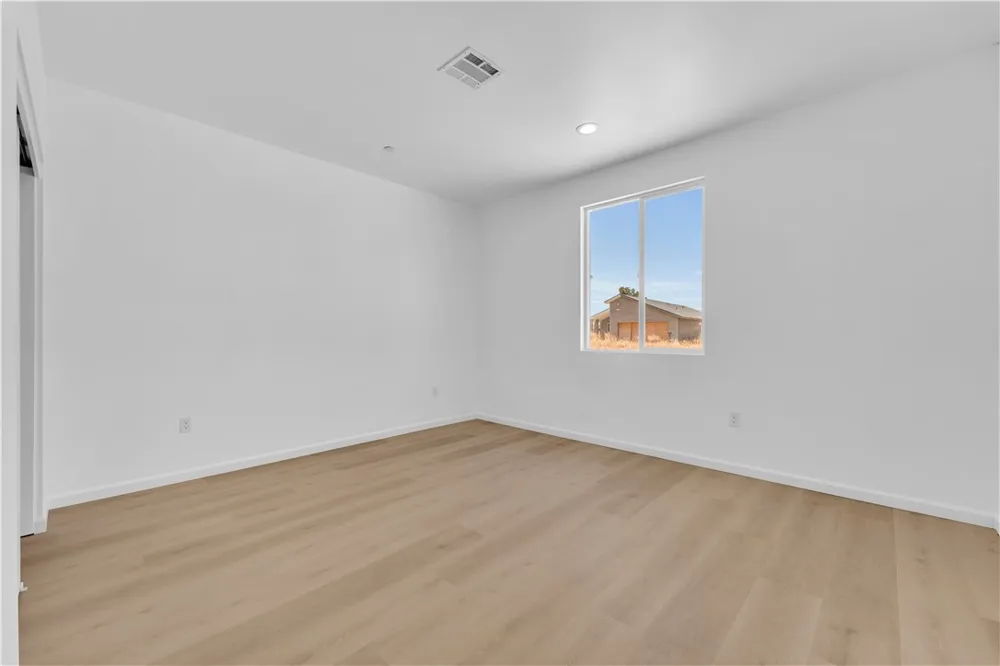 8837 Holly California City, CA 93505