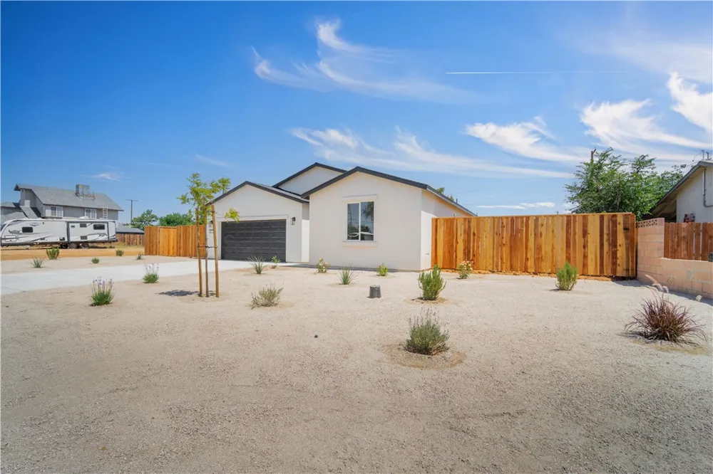8837 Holly California City, CA 93505