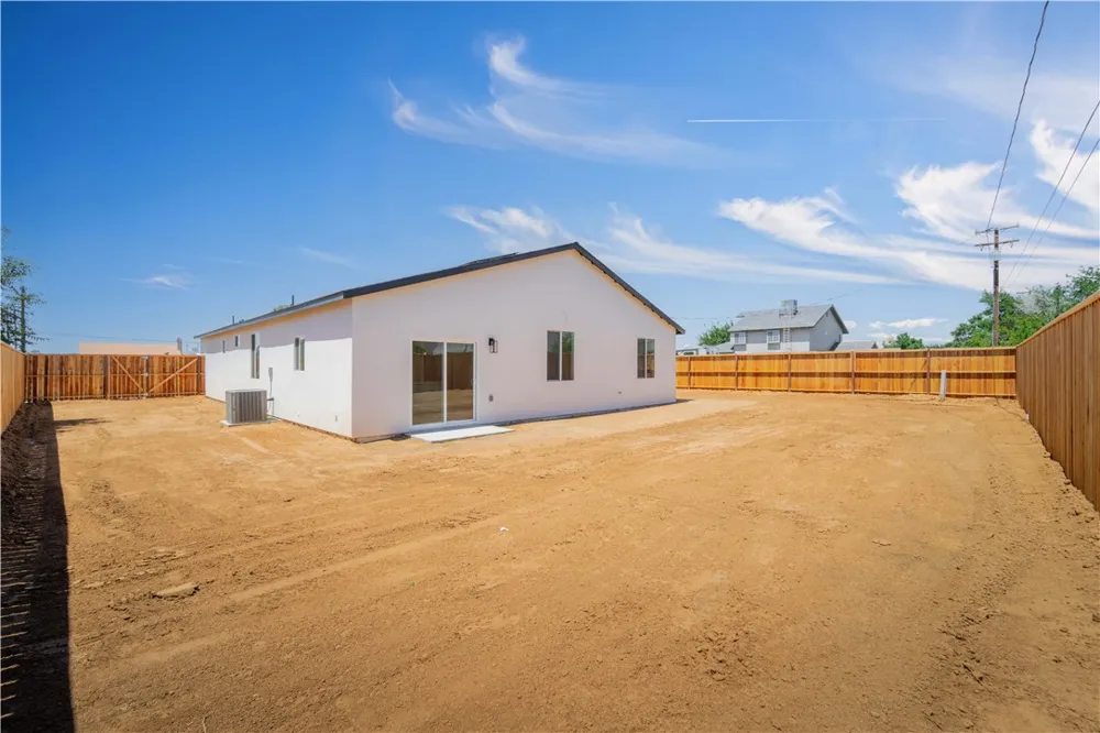 8837 Holly California City, CA 93505