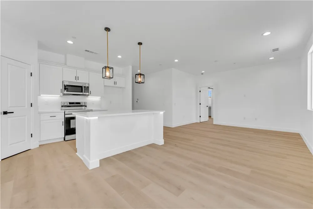 8837 Holly California City, CA 93505