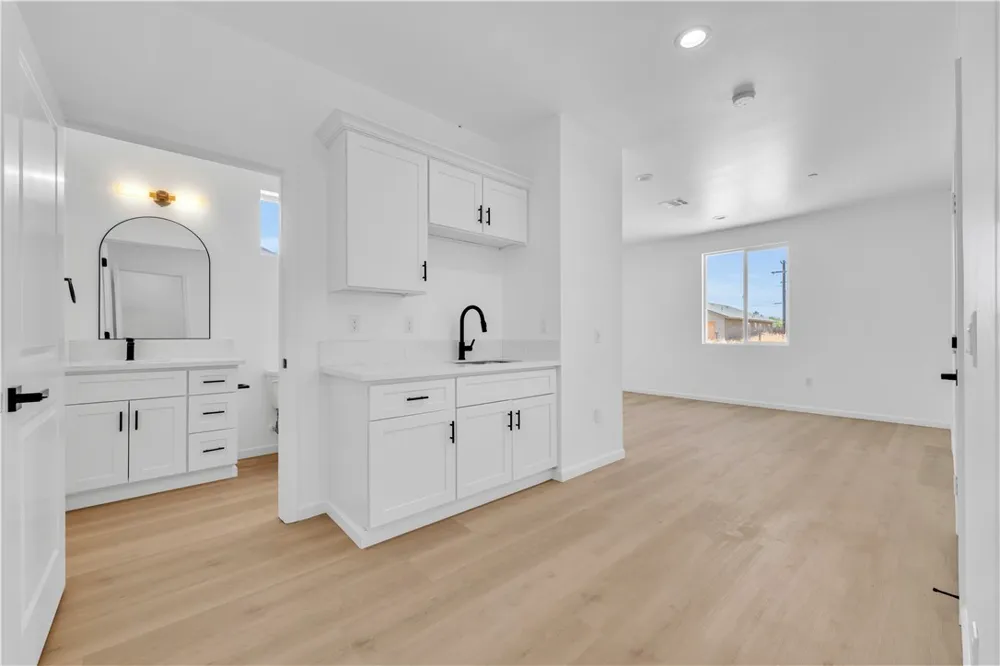 8837 Holly California City, CA 93505