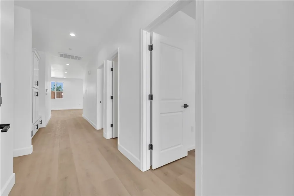 8837 Holly California City, CA 93505
