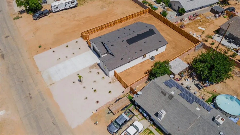 8837 Holly California City, CA 93505