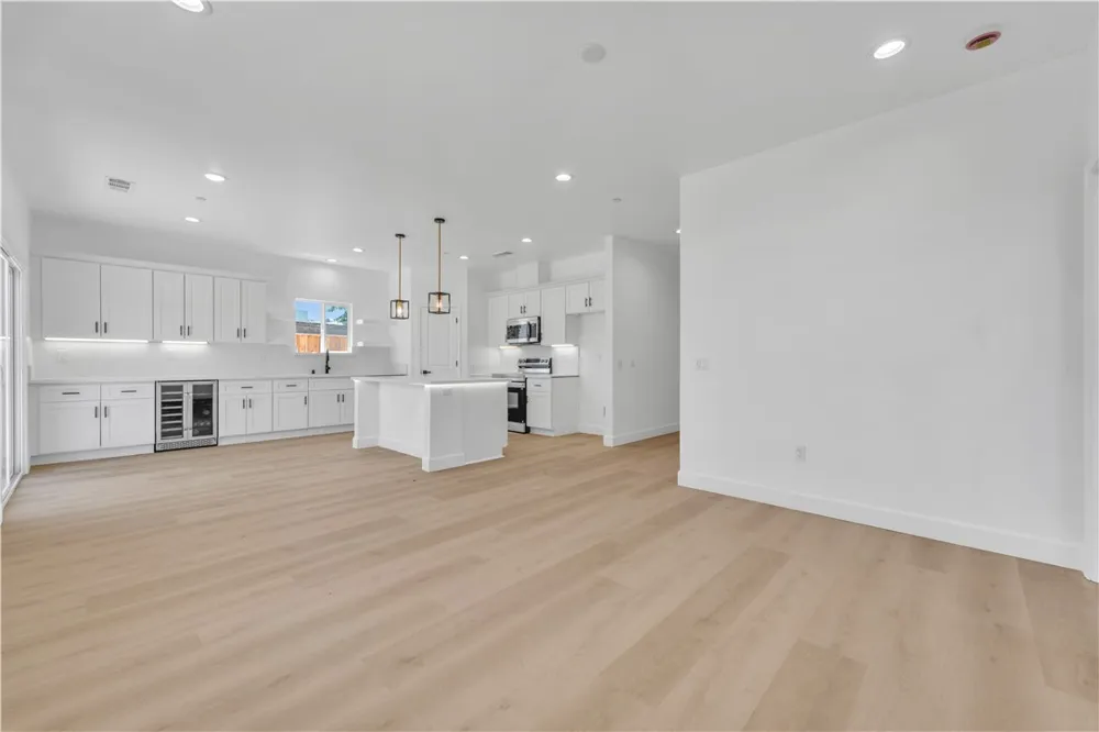 8837 Holly California City, CA 93505
