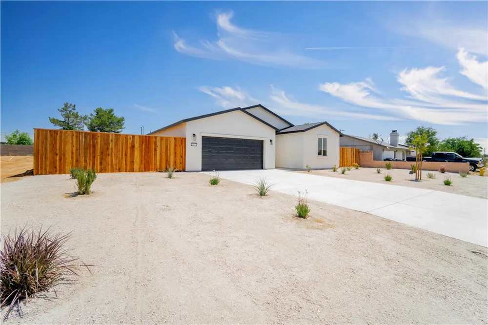 8837 Holly California City, CA 93505