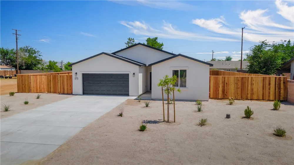 8837 Holly California City, CA 93505