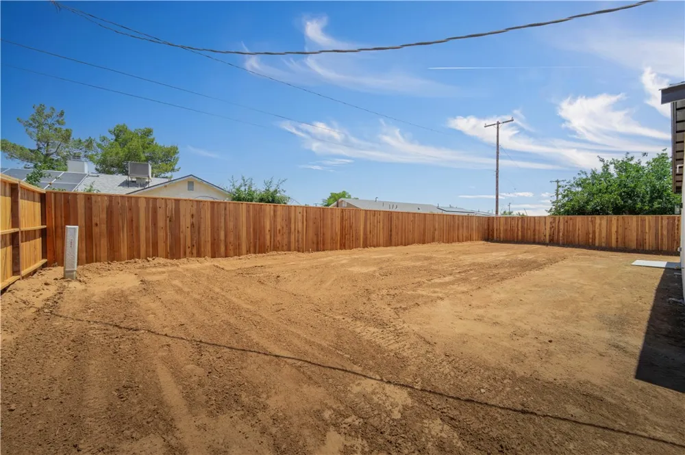 8837 Holly California City, CA 93505
