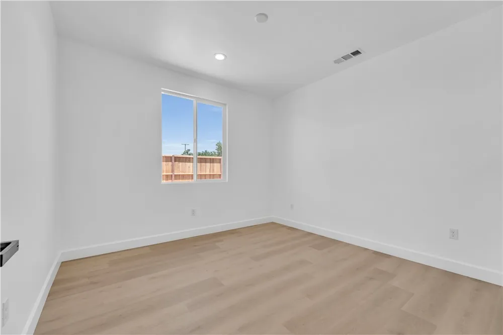 8837 Holly California City, CA 93505
