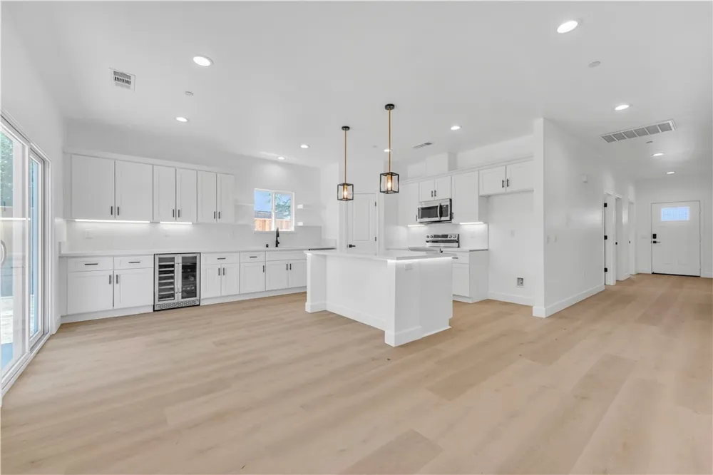 8837 Holly California City, CA 93505