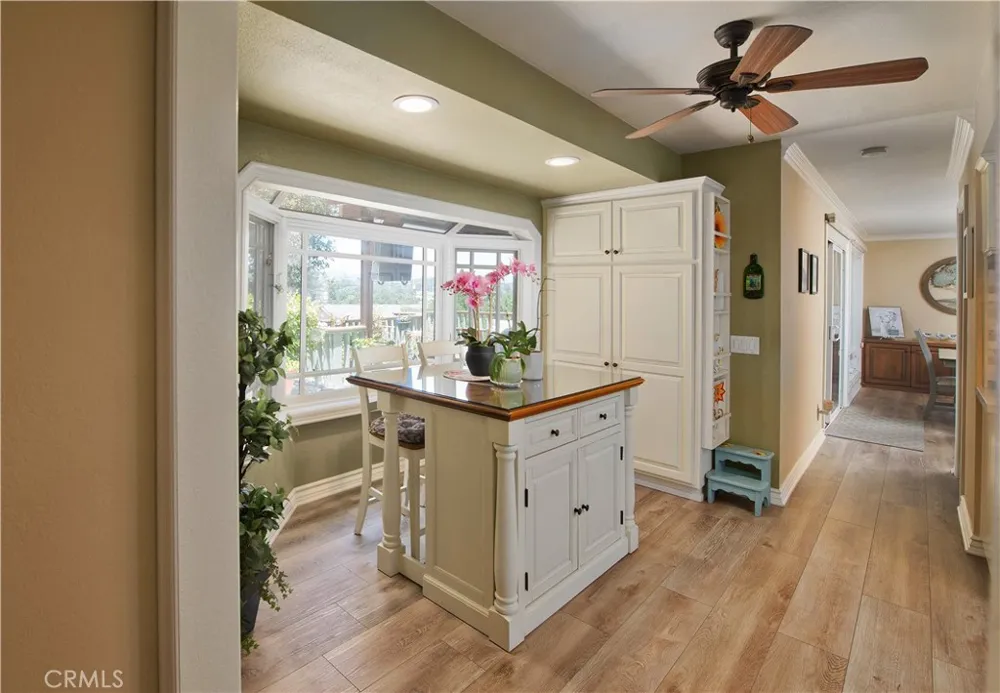 25023 Everett Newhall, CA 91321