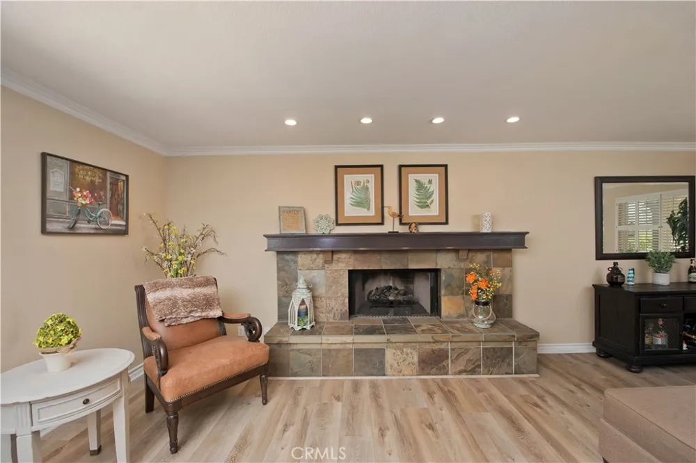 25023 Everett Newhall, CA 91321