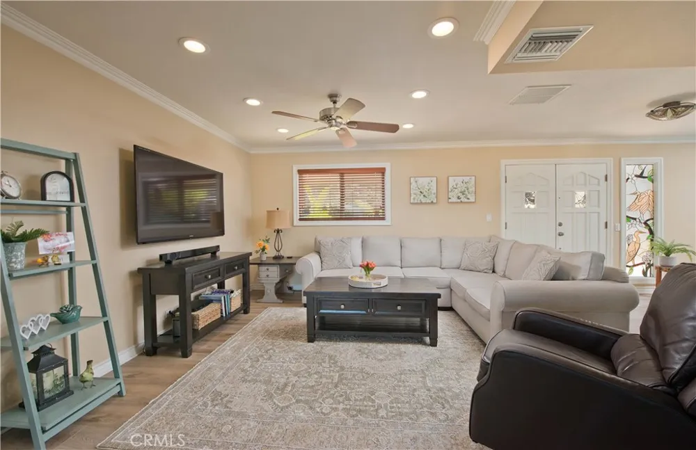 25023 Everett Newhall, CA 91321