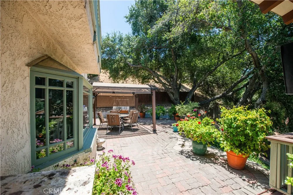 25023 Everett Newhall, CA 91321