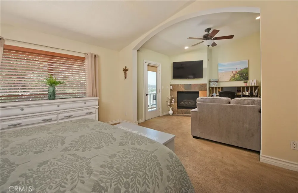 25023 Everett Newhall, CA 91321