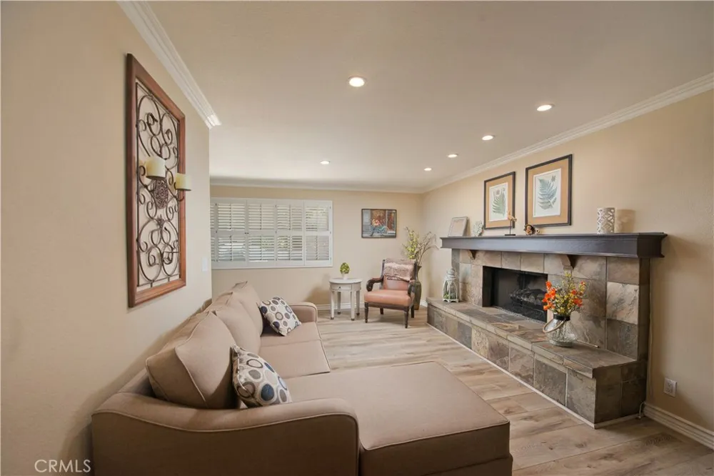 25023 Everett Newhall, CA 91321