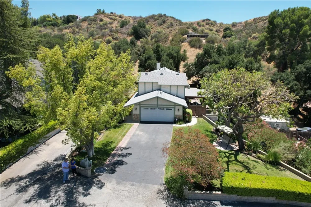 25023 Everett Newhall, CA 91321