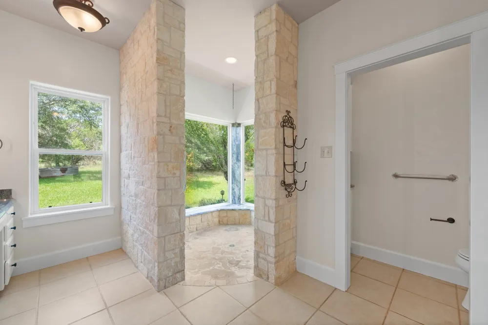 1127 Mallard Lane Glen Rose, TX 76043