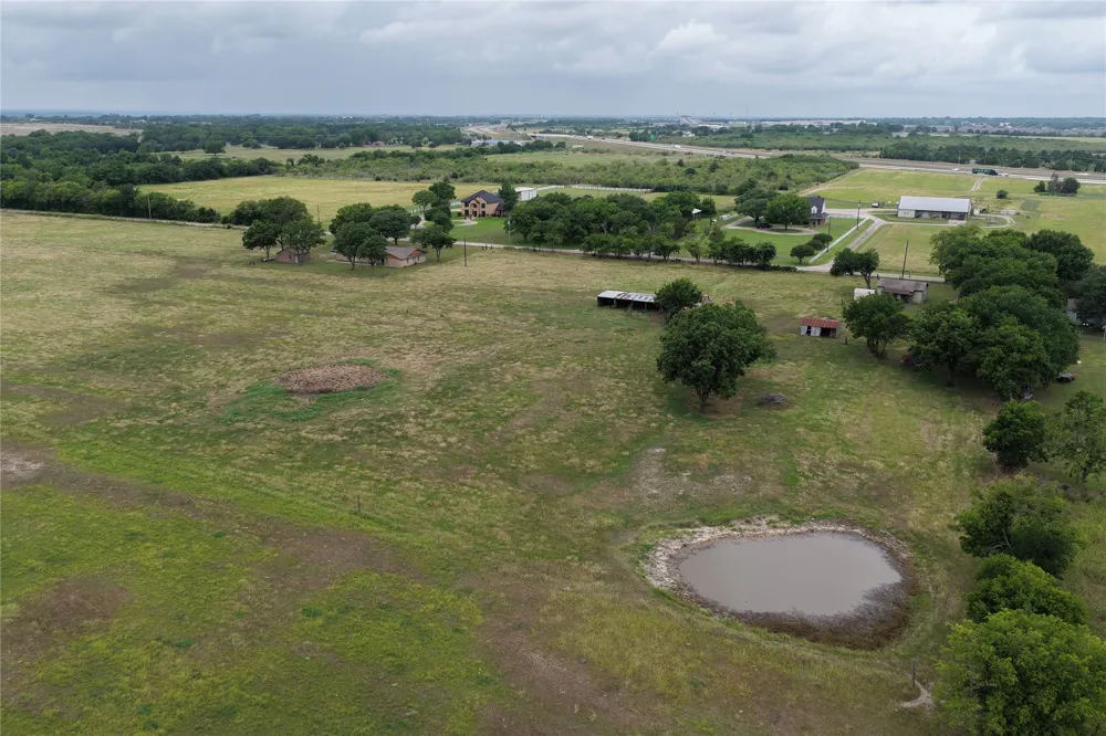 371 Liska Road Ennis, TX 75119