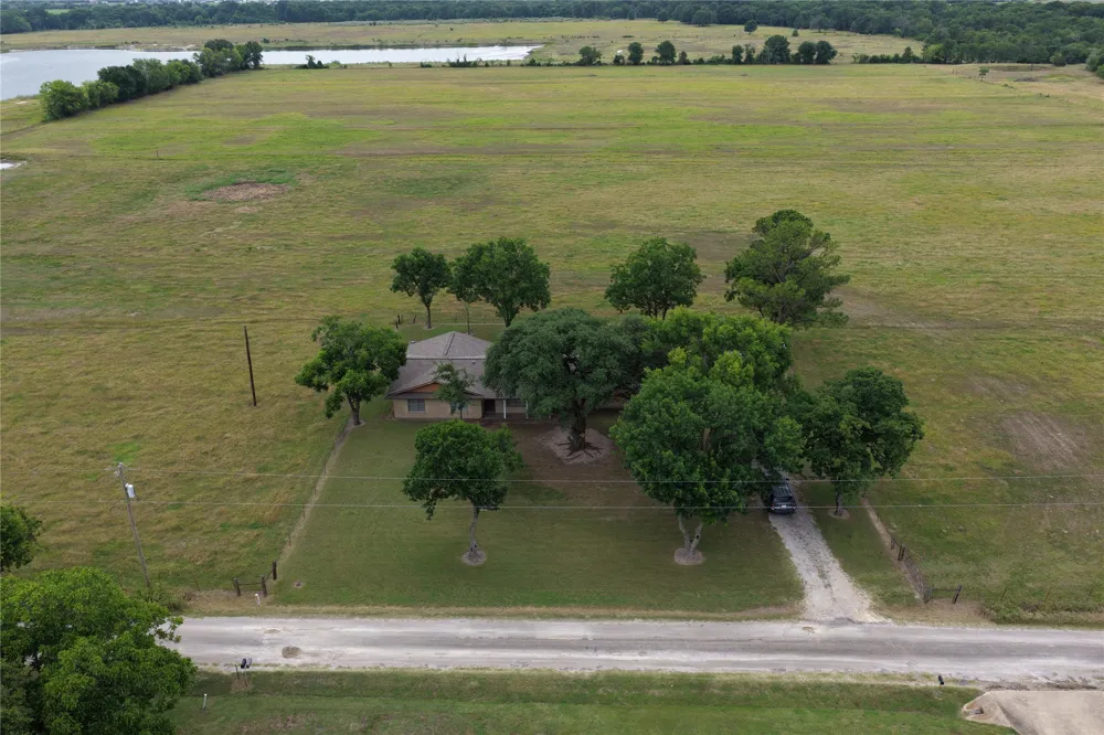 371 Liska Road Ennis, TX 75119