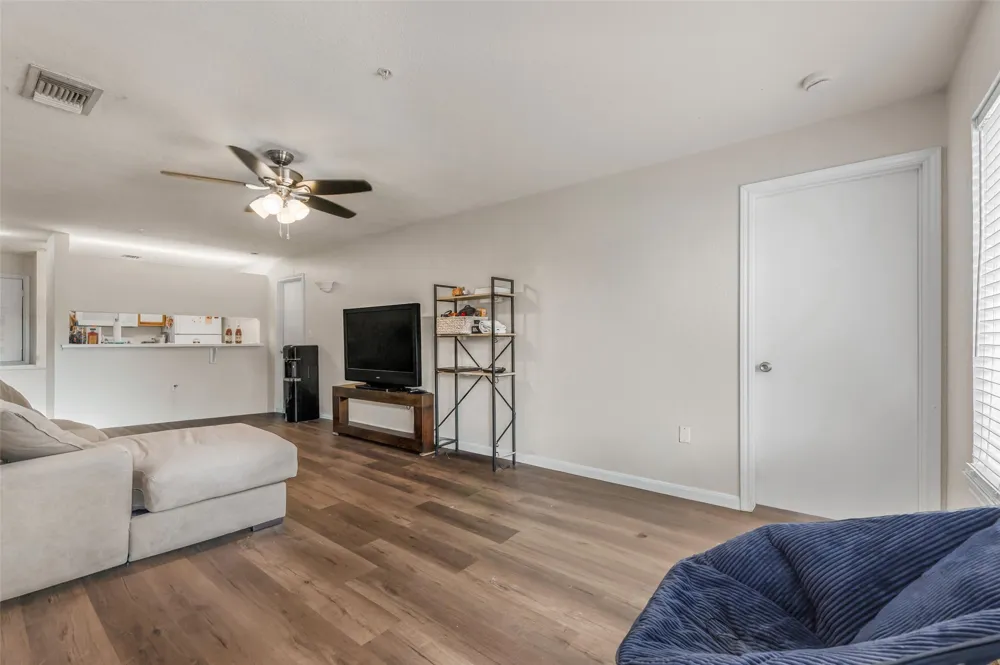 527 Southwest Parkway #303 College Station, TX 77840