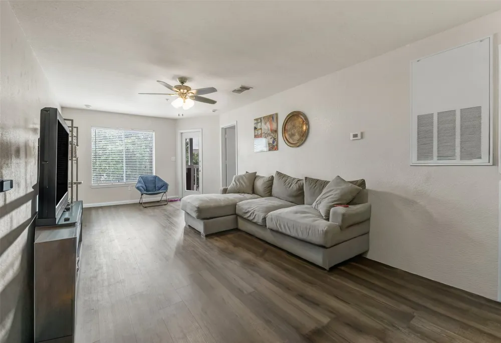 527 Southwest Parkway #303 College Station, TX 77840