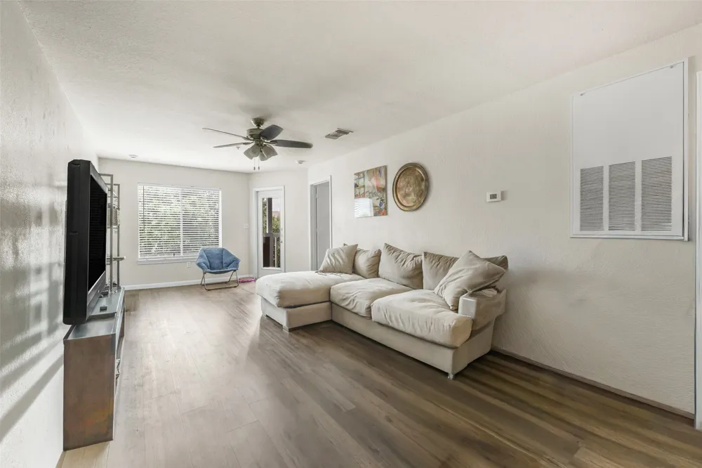 527 Southwest Parkway #303 College Station, TX 77840