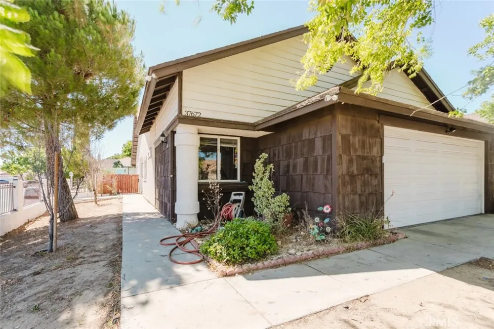 37672 Lasker Avenue Palmdale, CA 93550