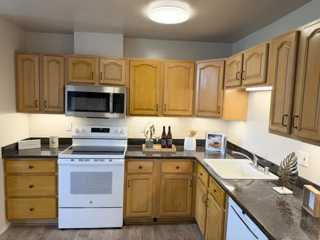 1170 Foster City Boulevard #303 Foster City, CA 94404