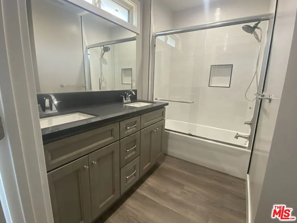 6204 Mayfield Avenue #2nd fl La Crescenta, CA 91214