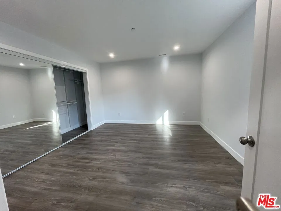 6204 Mayfield Avenue #2nd fl La Crescenta, CA 91214
