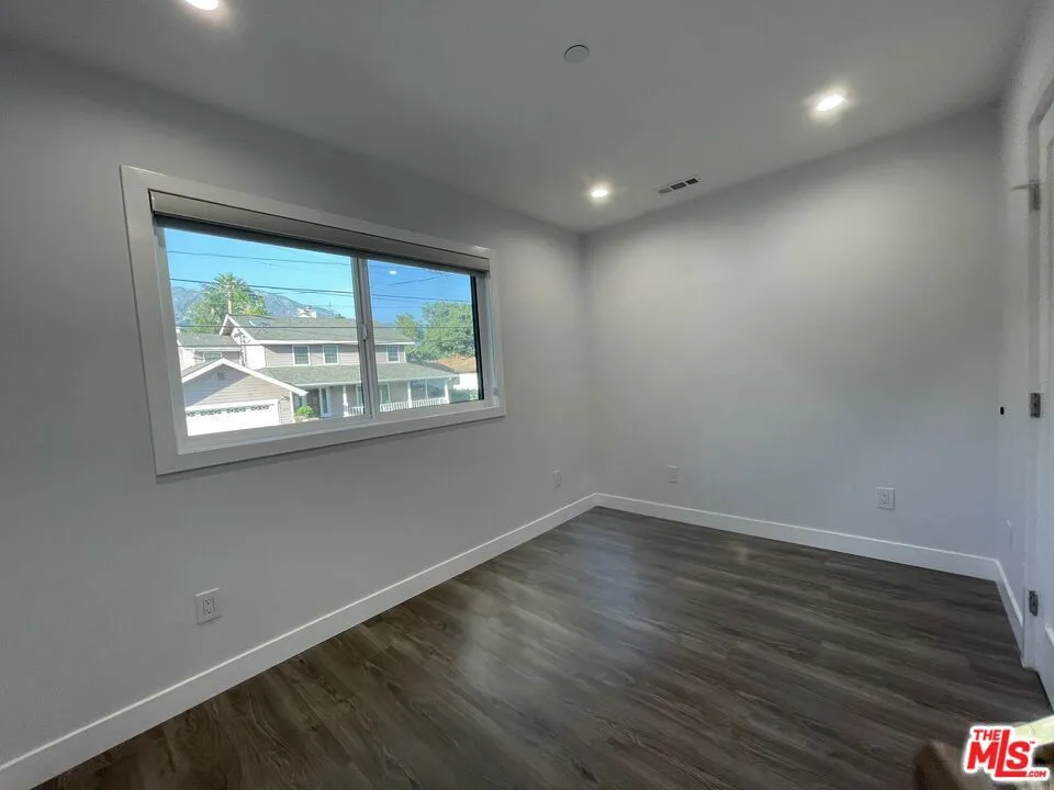 6204 Mayfield Avenue #2nd fl La Crescenta, CA 91214