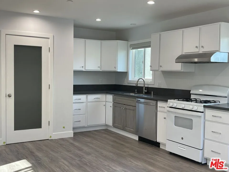 6204 Mayfield Avenue #2nd fl La Crescenta, CA 91214