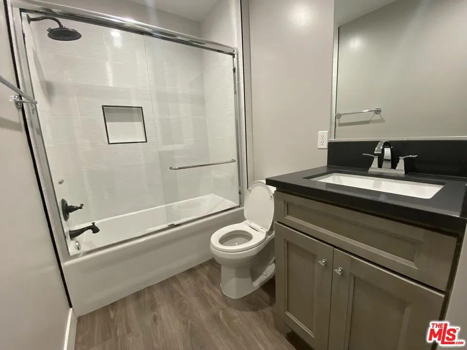 6204 Mayfield Avenue #2nd fl La Crescenta, CA 91214