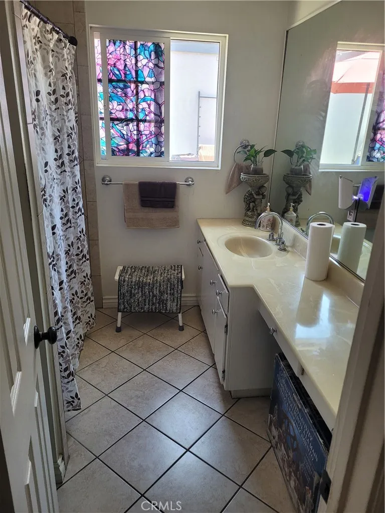 11063 Kibbins Stanton, CA 90680