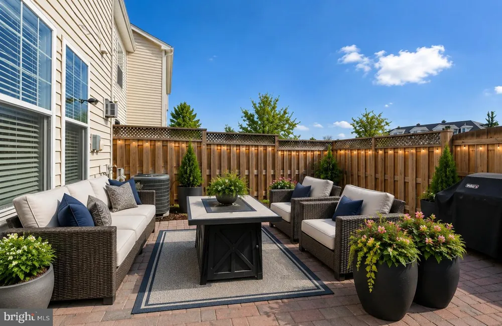 24640 GREYSTEEL SQUARE Aldie, VA 20105