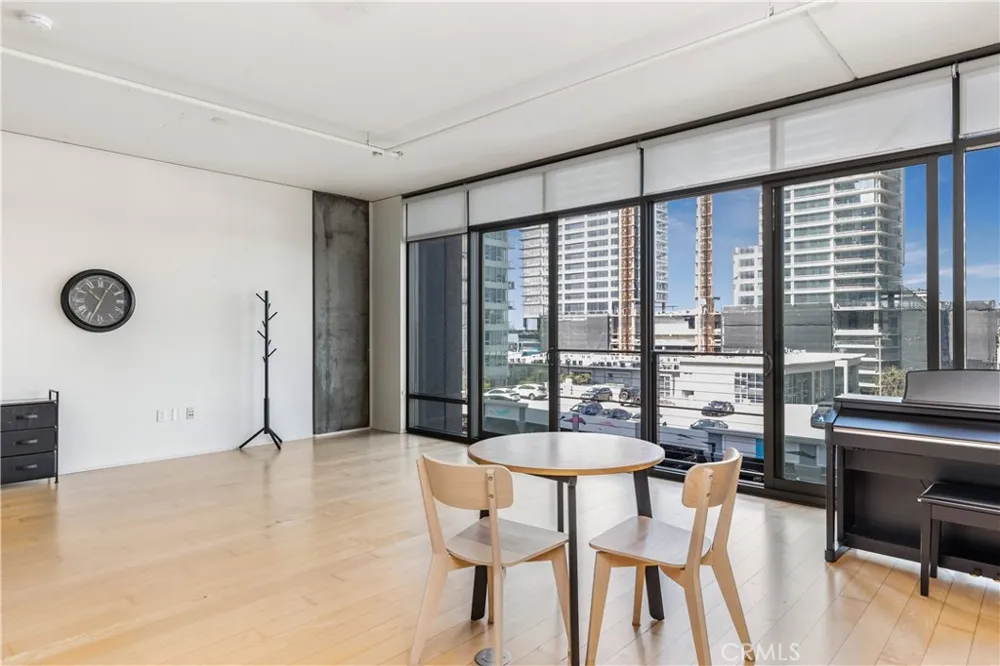 1100 S Hope #810 Los Angeles, CA 90015