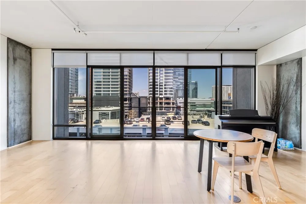 1100 S Hope #810 Los Angeles, CA 90015