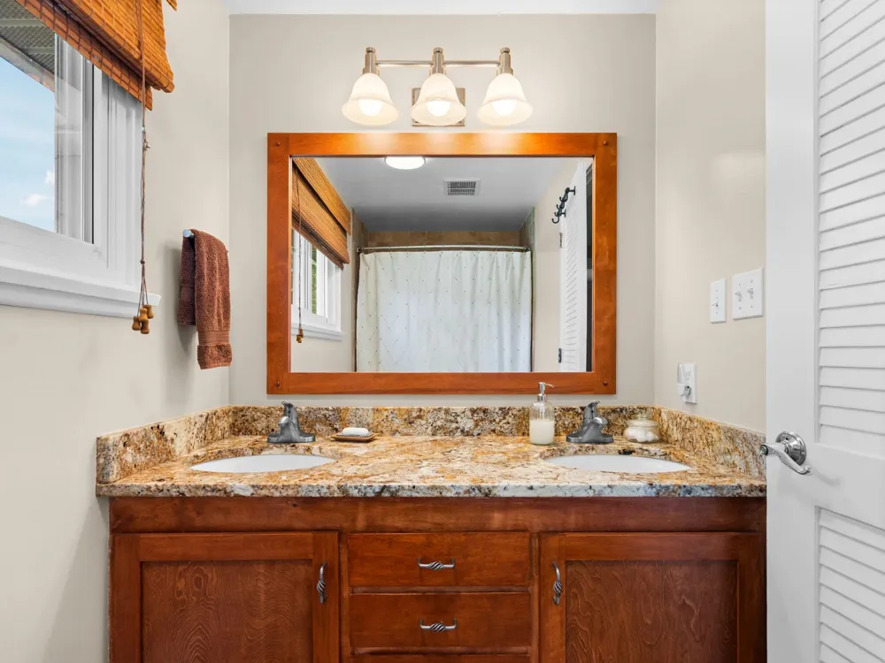 7370 Maple Terrace Avenue Peninsula Township, MI 49686