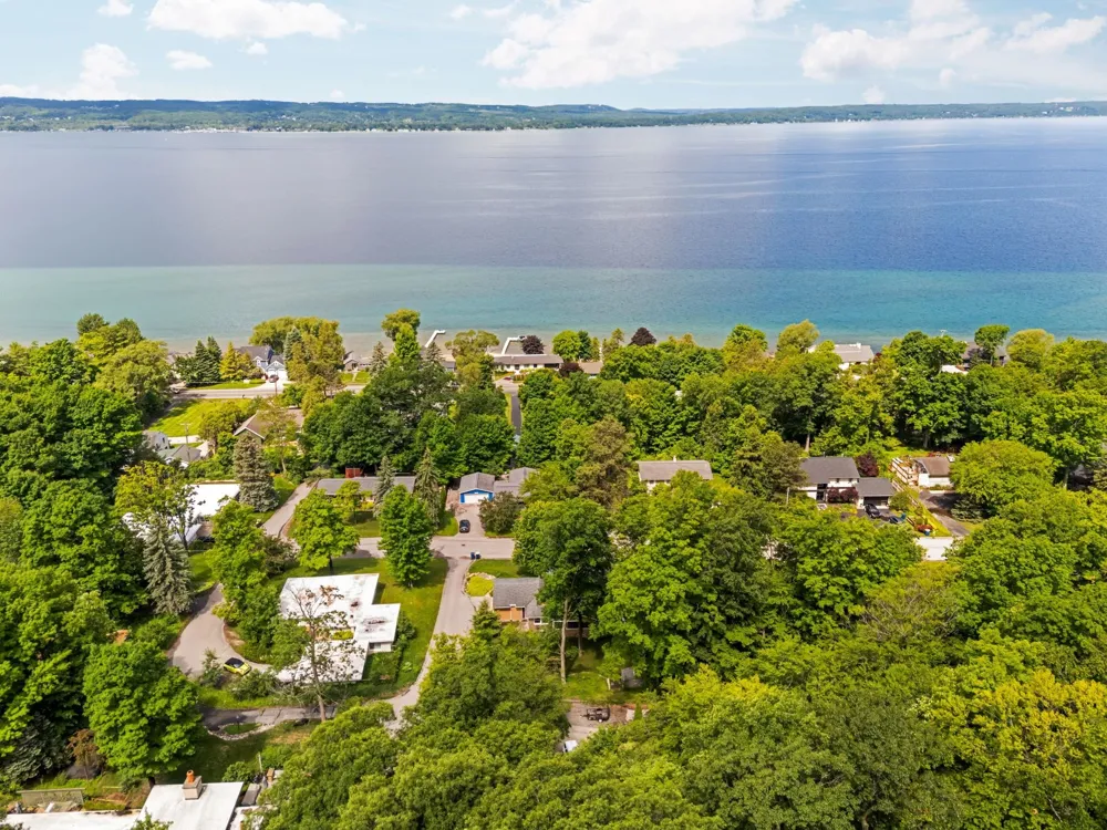 7370 Maple Terrace Avenue Peninsula Township, MI 49686